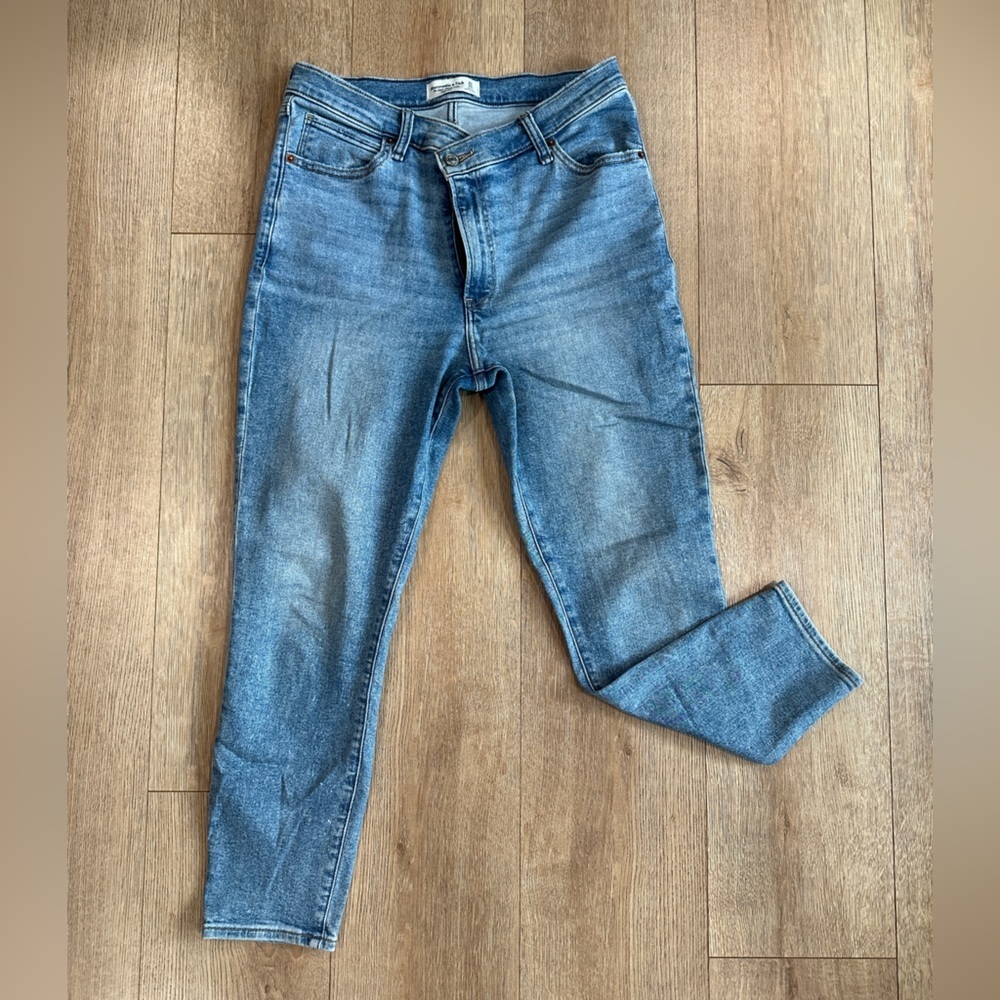 Abercrombie High Rise Skinny Jeans 30 25” Inseam Light Wash